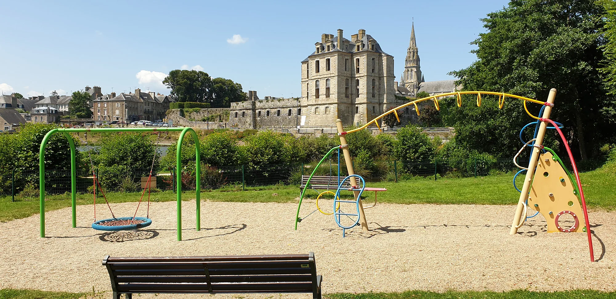 Aire de jeux avec vue sur le château